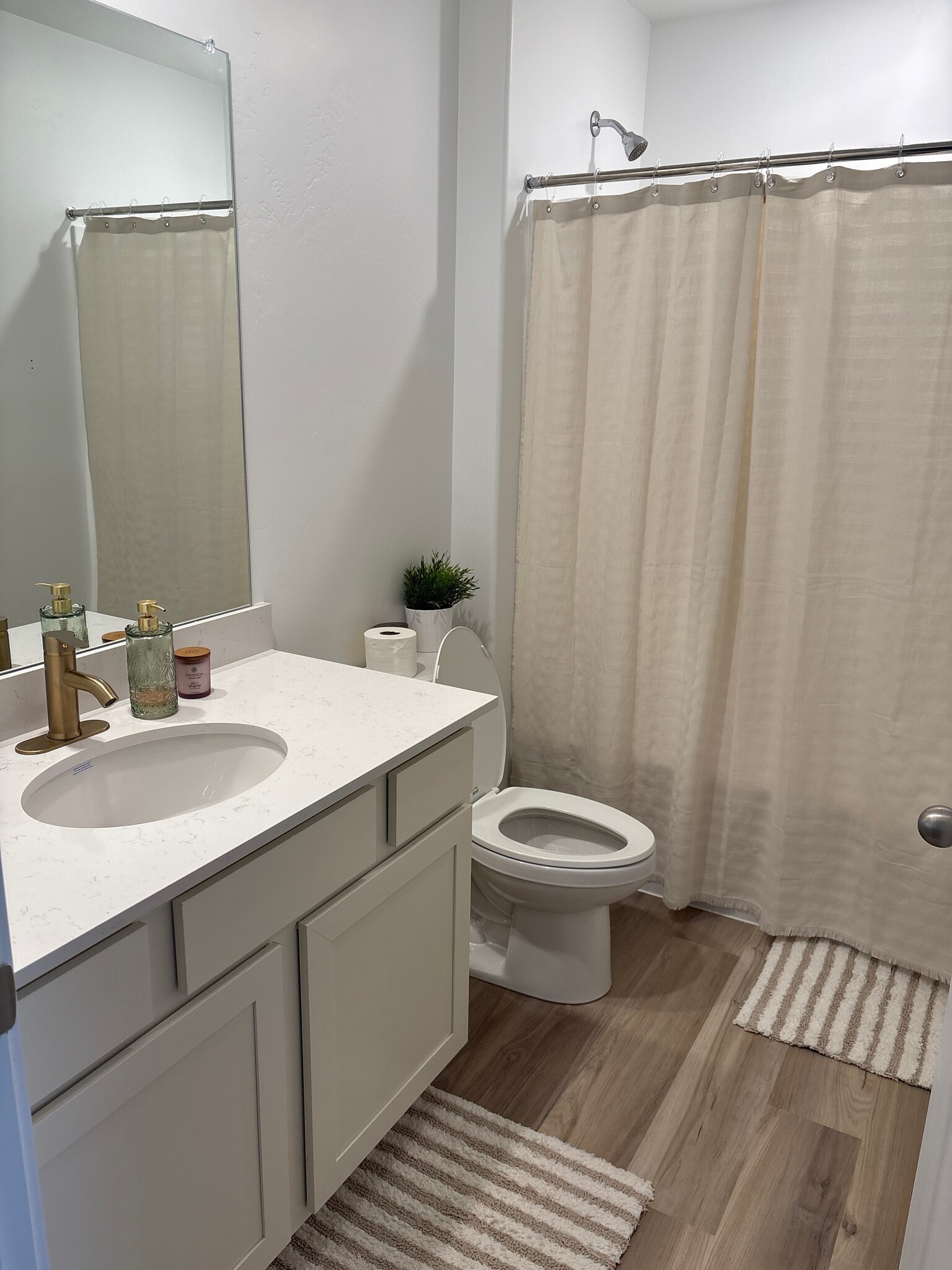 Building Photo - 1744 E Albion Dr