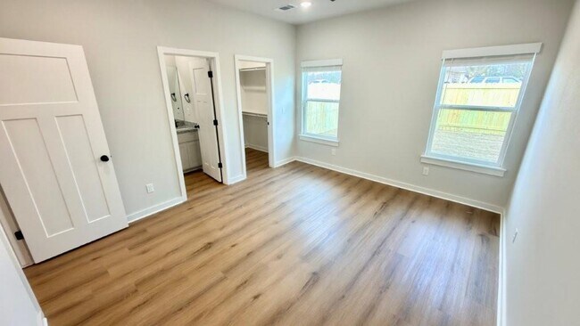 Building Photo - 532 Cosmos St