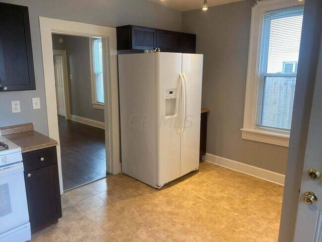 Building Photo - 484 E Columbus St