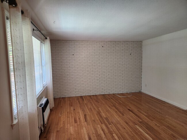 Building Photo - 1465 C Willard Ave