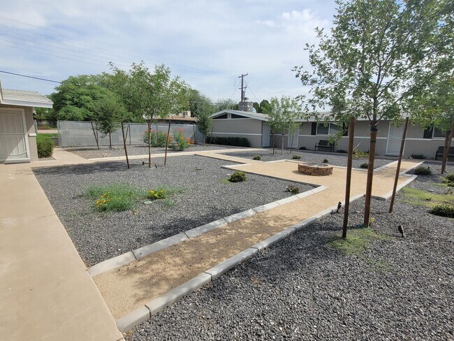 Building Photo - 1325 N 48th St