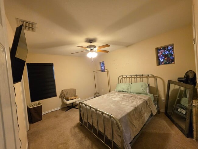 Building Photo - 302 Date Palm Dr