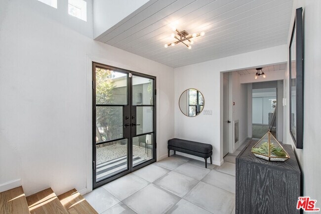 Building Photo - 908 Kenter Way