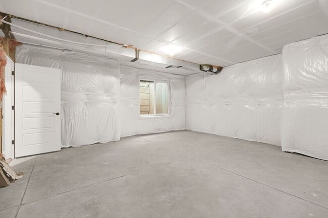 Building Photo - 6240 N Florence Wy