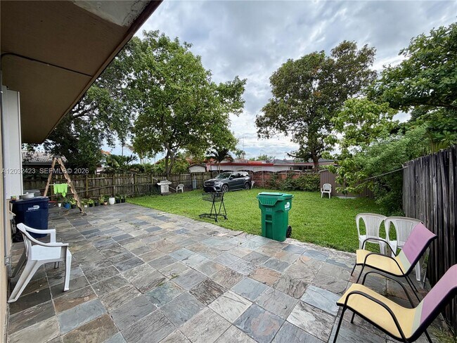 Building Photo - 2780 SW 90th Ave