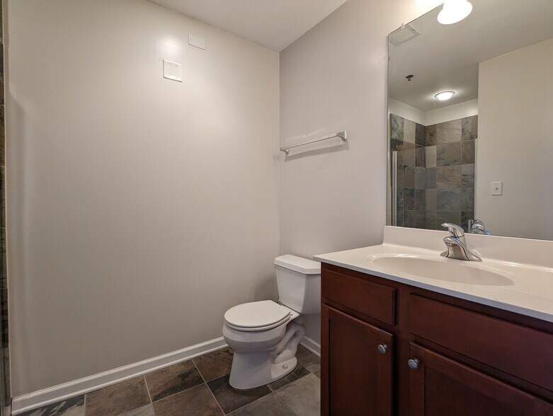 Building Photo - 843 W Grace St