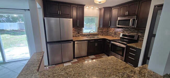 Building Photo - 1340 Paradise Ln