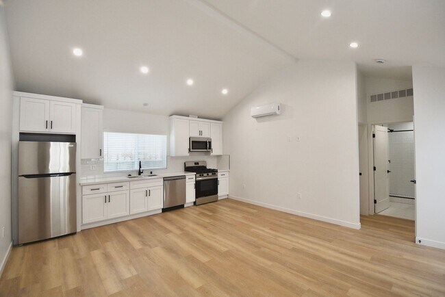 Building Photo - 10843 Peach Grove St