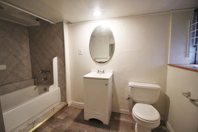 Building Photo - 2026/2027 JHU Off-campus housing for 2019 5bd/2ba w/ W/D! Available 6/15/26