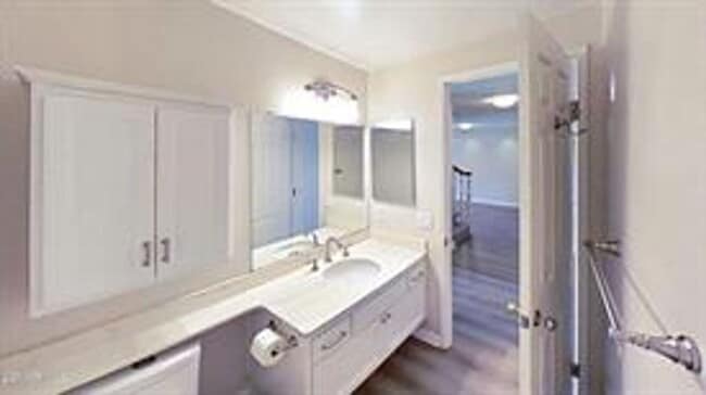 Building Photo - Tucked away on a quiet cul-de-sac in desirable Newbury Park 5+3 home