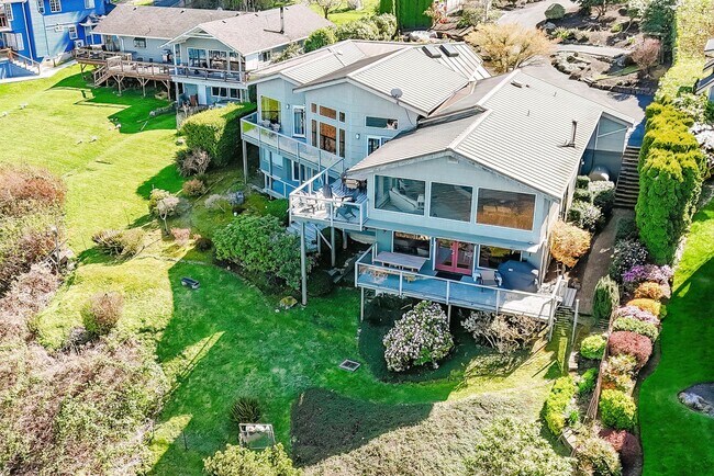 Building Photo - Furnished Bainbridge Island Waterfront Home with Incredible Views