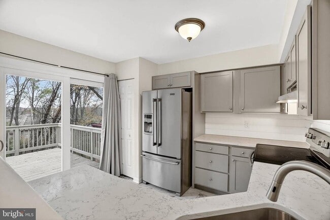 Building Photo - 8772 Manahan Dr