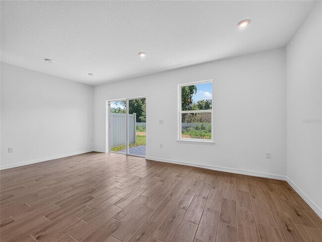 Building Photo - 3004 Jessamine Dr