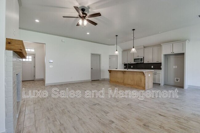 Building Photo - 6133 Frankie Lynn Ln