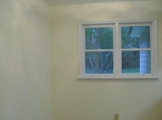 Building Photo - 13400 Oakwood Drive