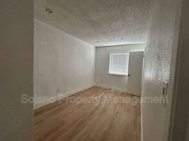 Building Photo - 1970 Grande Cir