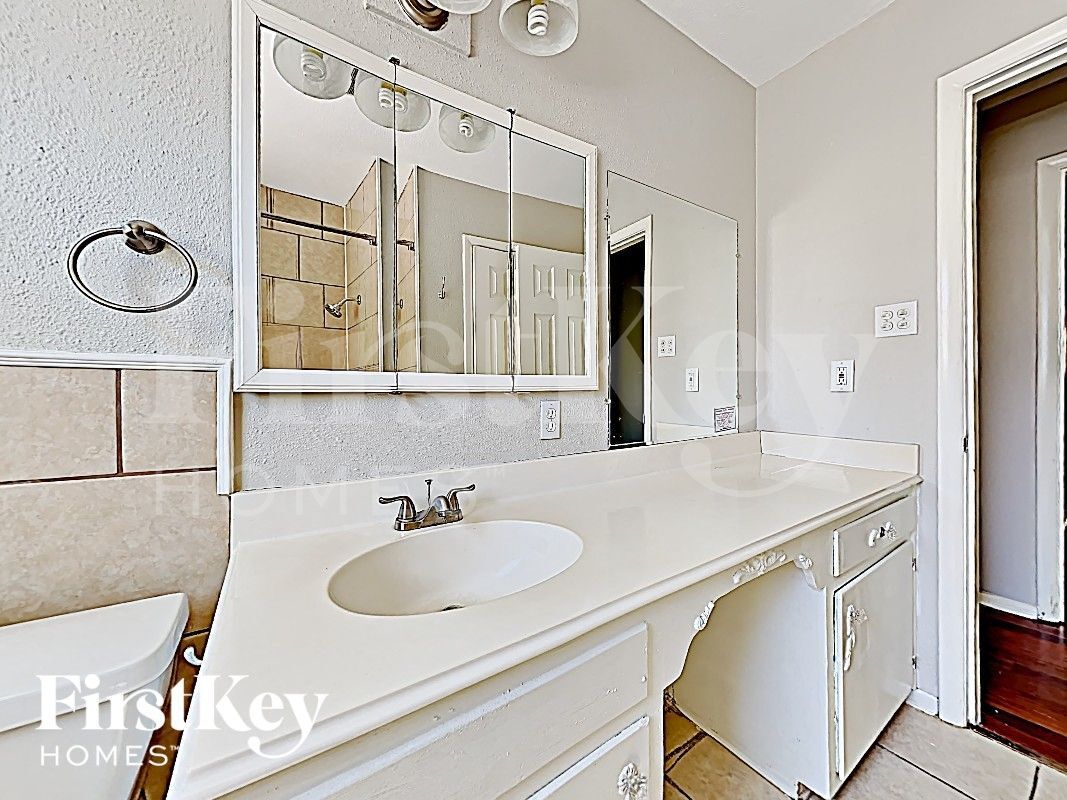 Building Photo - 4009 Shawnee Trail