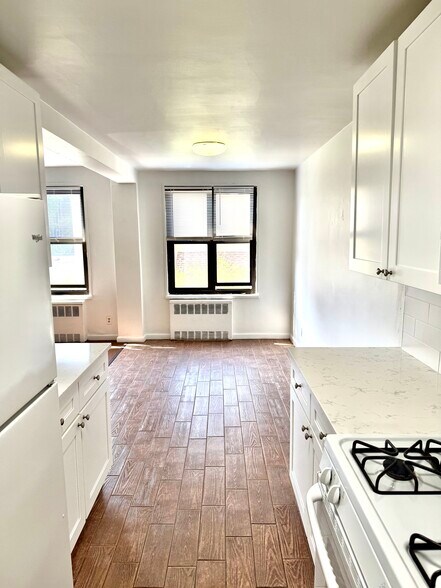 Building Photo - 46 Davis Ave