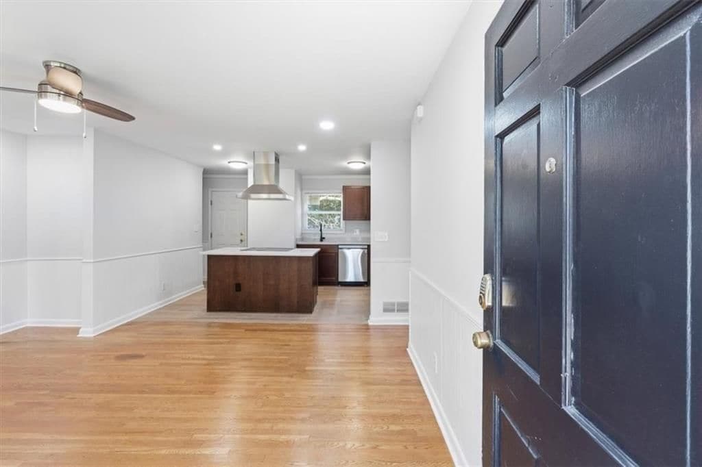 Building Photo - 2815 Carolyn Dr