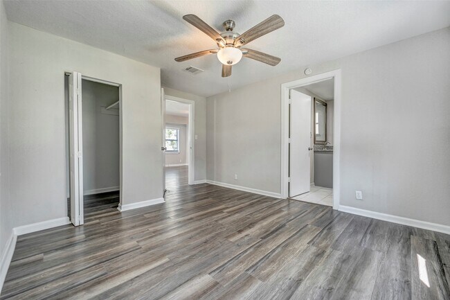 Building Photo - 7506 Bluebonnet St