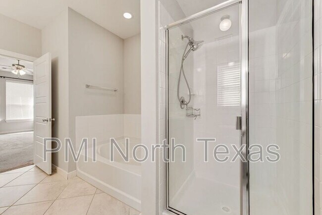 Building Photo - 1900 Spoonbill Dr