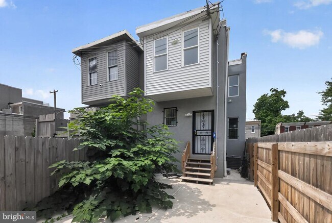 Building Photo - 807 N 42nd St