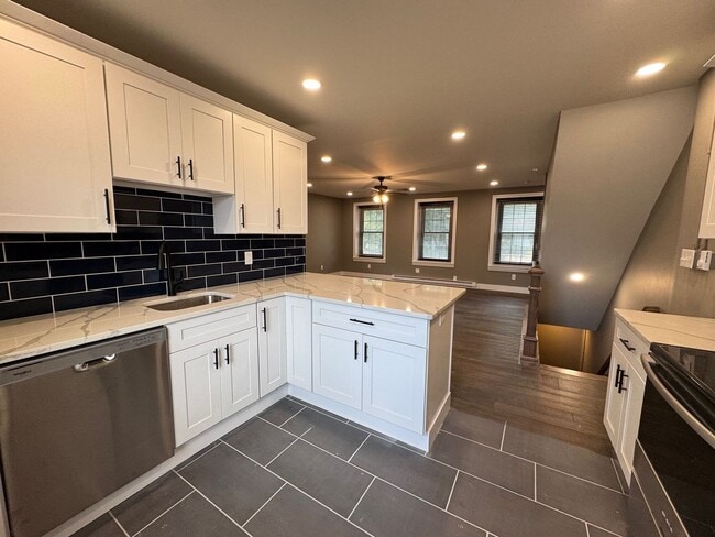 Building Photo - LARGE One Bedroom in Downtown Emmaus