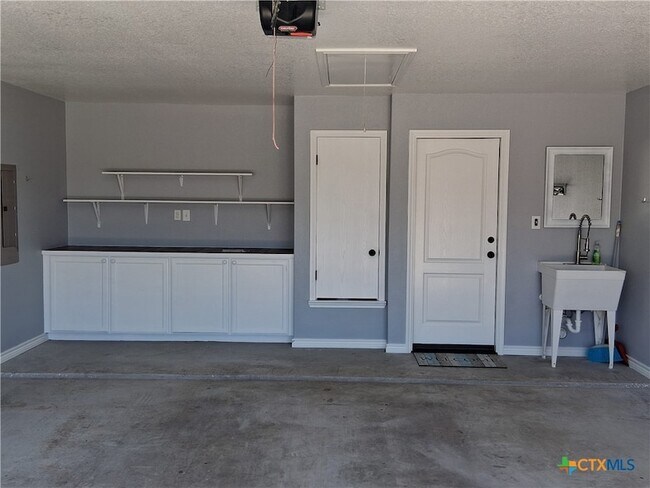 Building Photo - 9610 Taylor Renee Dr