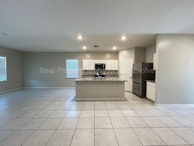Building Photo - 6511 W Magdalena Ln