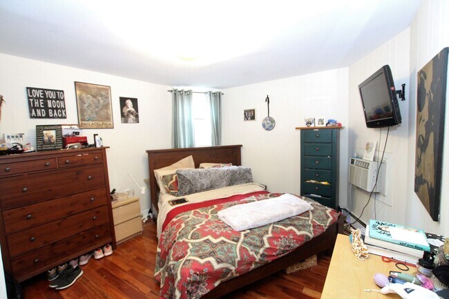 Building Photo - 2109 Spring Garden St