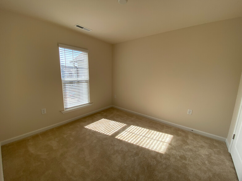 Building Photo - Room in Townhome on Whitesell Way