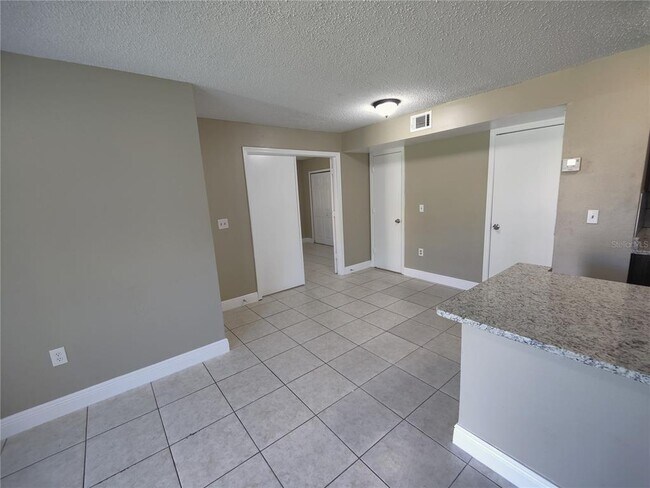 Building Photo - 445 Fountainhead Cir