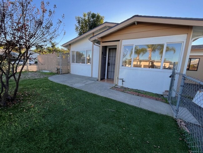 Building Photo - Fully Renovated Home with Large Extra Livingroom and Large Backyar