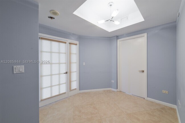 Building Photo - 848 Brickell Key Dr