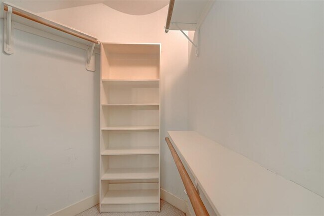 Building Photo - 5723 Larkin St