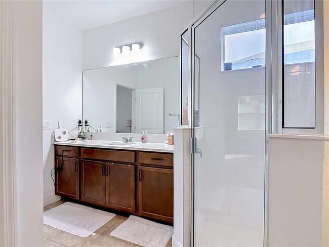 Building Photo - 792 Hyperion Dr