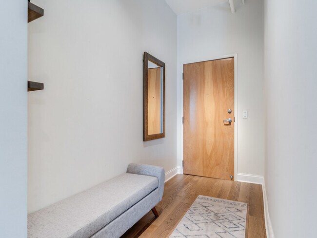 Building Photo - 212 E Cullerton St