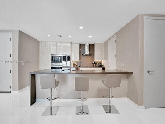 Building Photo - 17475 Collins Ave