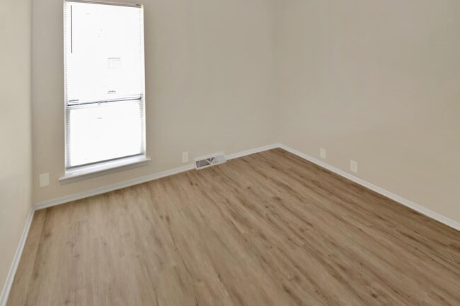 Building Photo - 7021 Stonington Ln