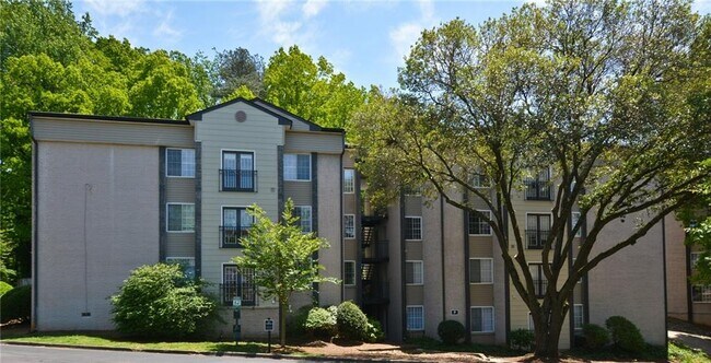 Building Photo - 5555 Roswell Rd NE