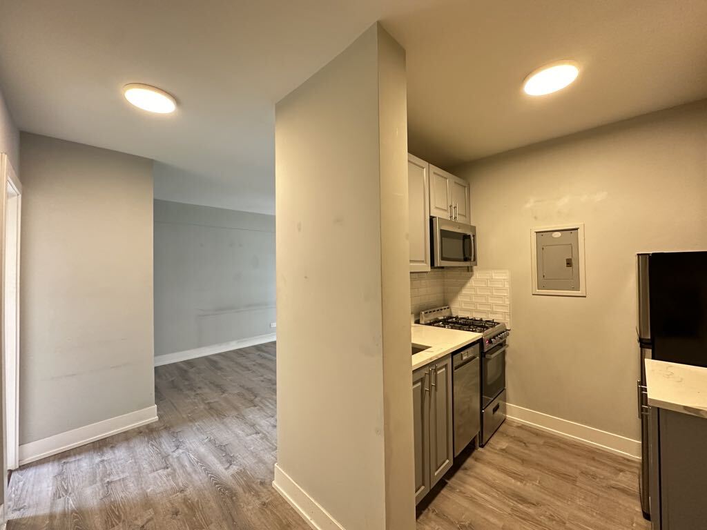 Building Photo - 508 W Belmont Ave