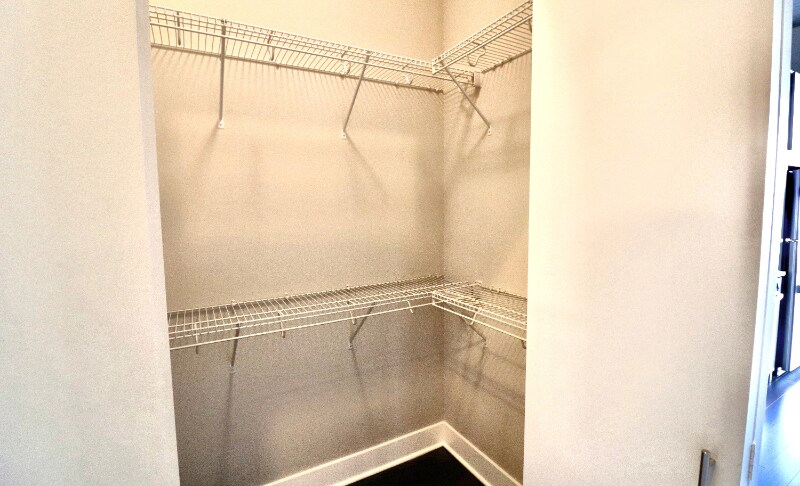 Building Photo - 851 S Clark St