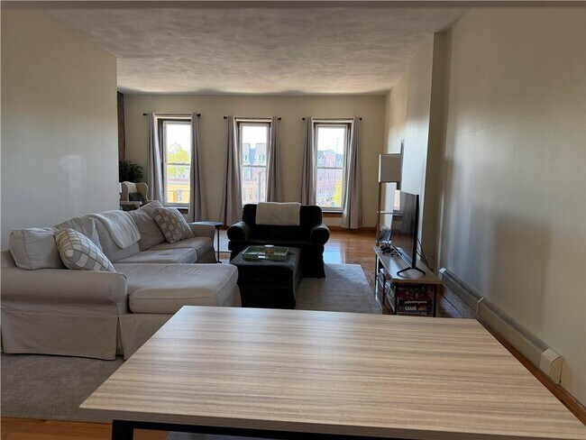 Building Photo - 287 Gregory St