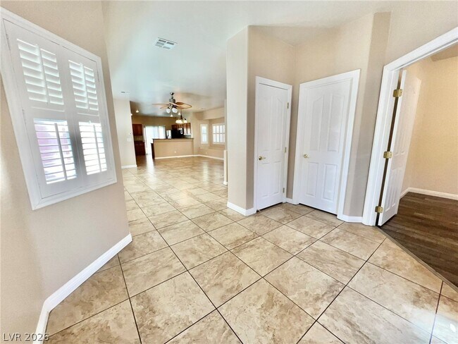 Building Photo - 5014 Tunnel Falls Dr