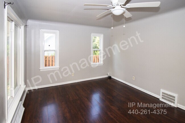 Building Photo - Lovely 3BD & 1.5BA Updated Home in North R...