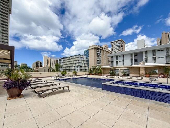 Building Photo - Beautiful High-Floor 1 Bedroom in Waikiki ...