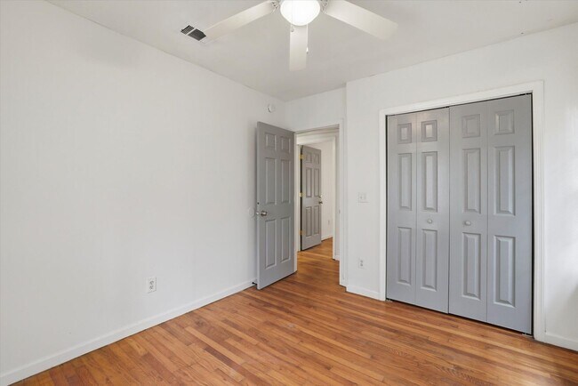 Building Photo - 519 W 6th Ave