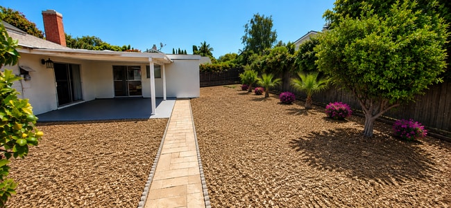 Building Photo - 5333 Parejo Dr