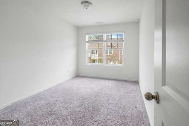 Building Photo - 1677 Vernon Blvd