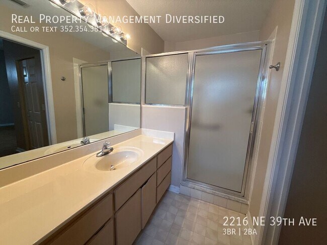 Building Photo - 2216 NE 39th Ave